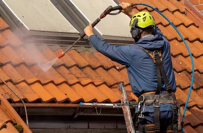 Démoussage et hydrofuge de toiture à Vélu